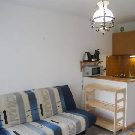 Enchastrayes, 1 Piece, 4 Personnes - Fr-1-165a-92 Apartment Enchastrayes